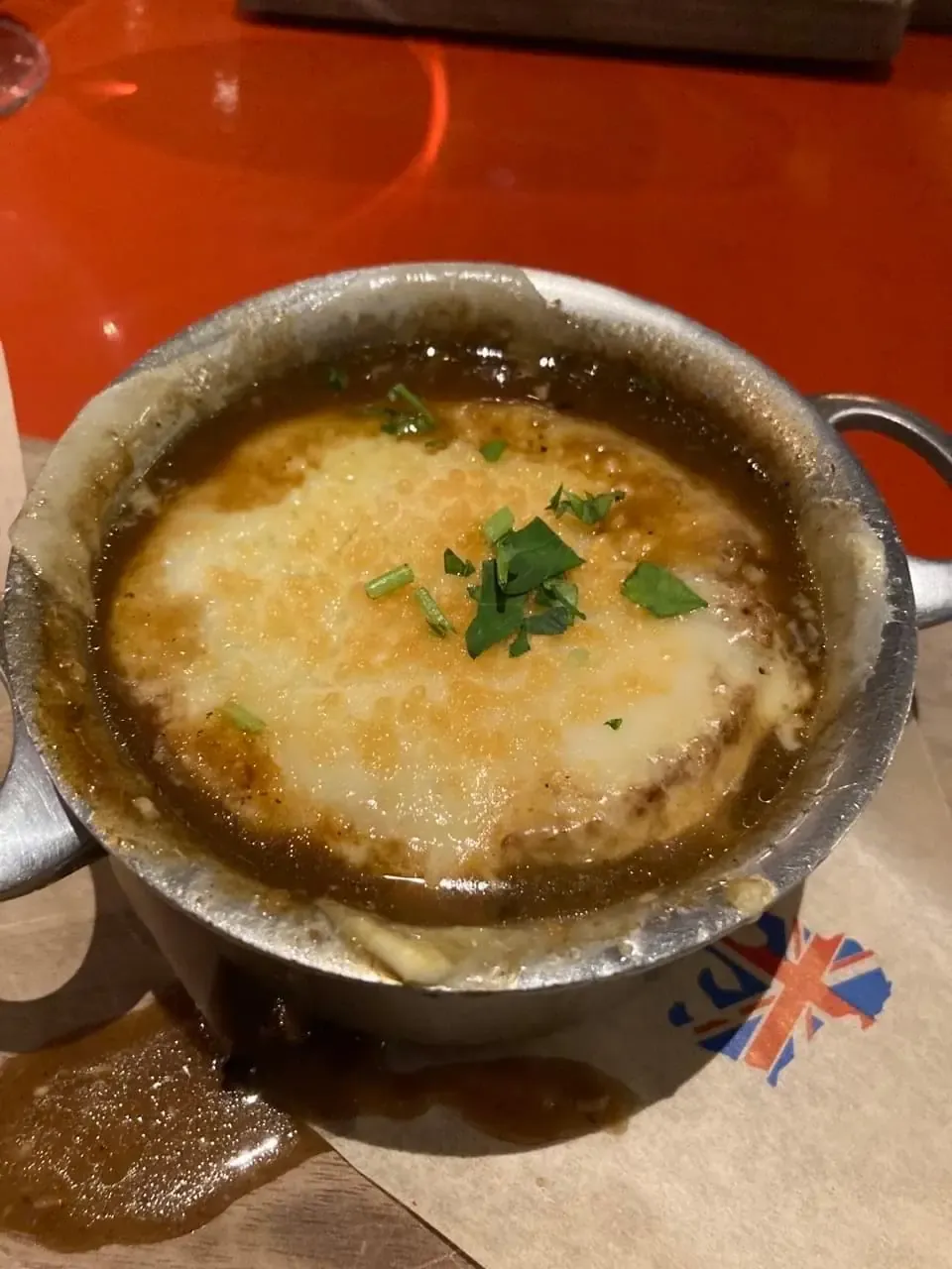 Onion & Ale Soup로 추정되는 요리